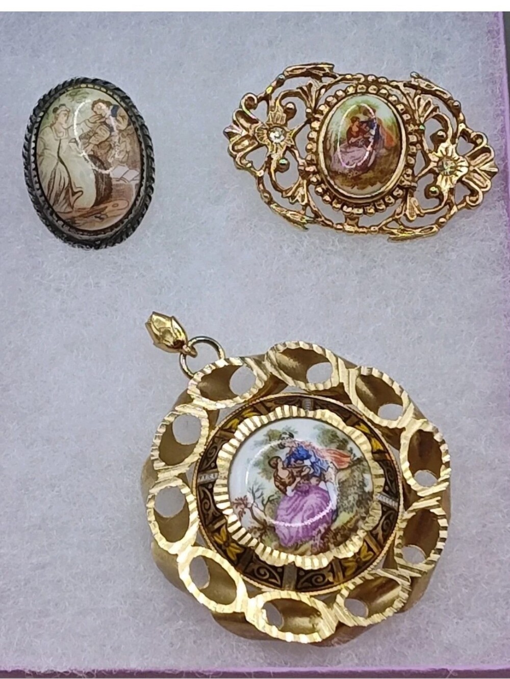Vintage Porcelain French Courting Couple Pendant & 2 Brooch Lapel Pins Fragonard